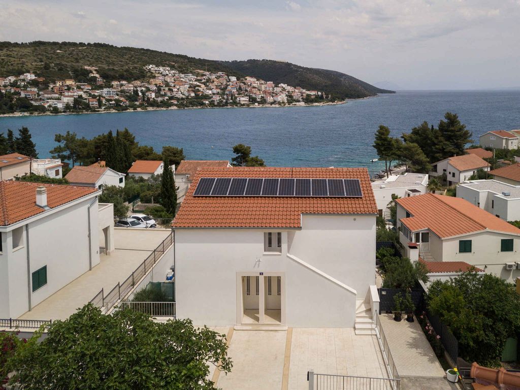 Ferienwohnung mit Klimaanlage, Balkon und Meerblick in Okrug Gornji