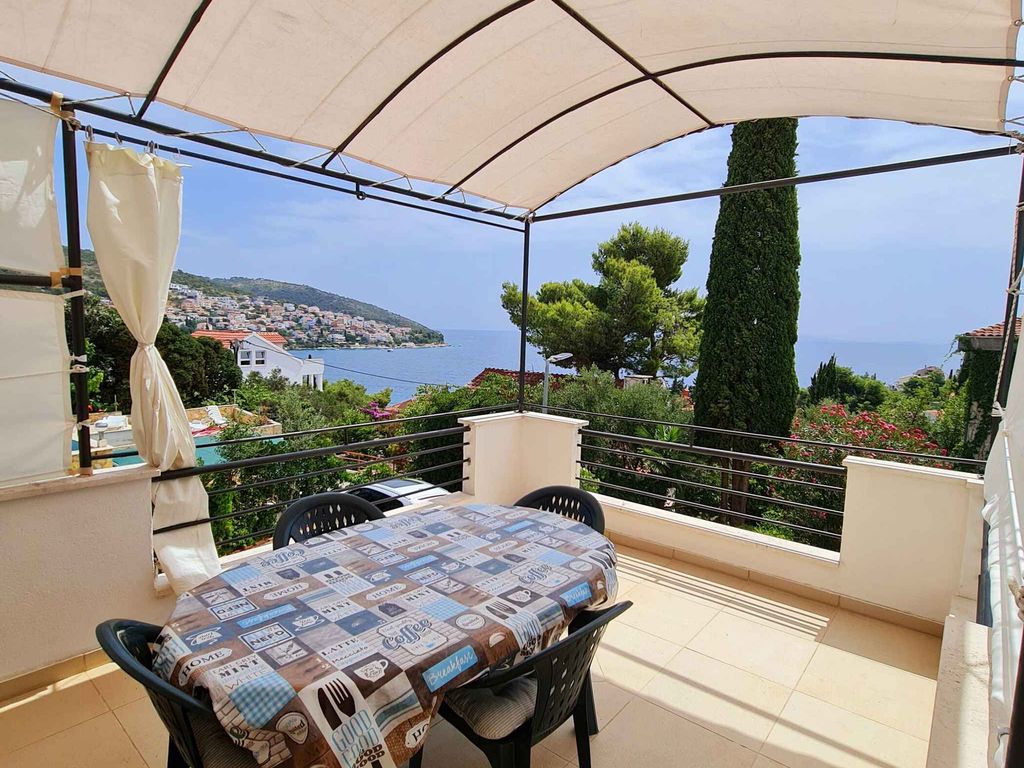 Ferienwohnung mit Klimaanlage, Balkon und Meerblick in Okrug Gornji
