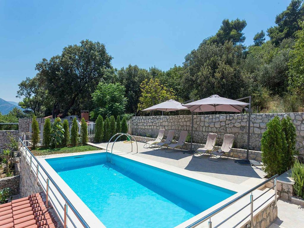 Ferienwohnung mit Swimmingpool und Panoramablick
