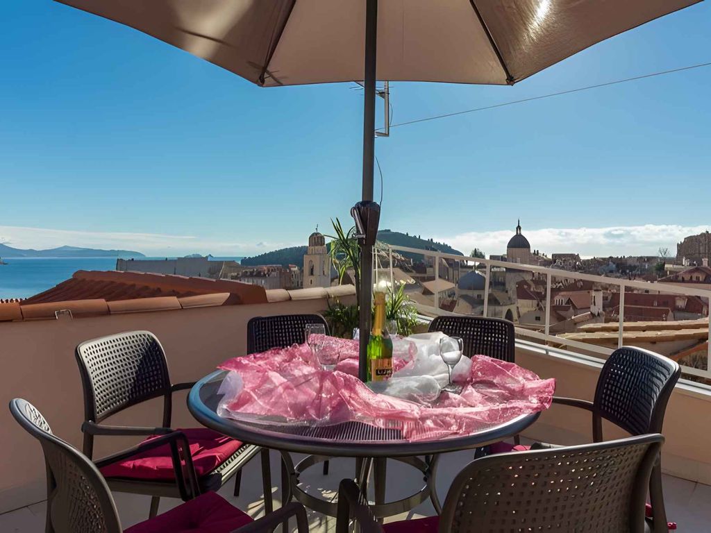 Ferienhaus mit Terrasse und Meersicht