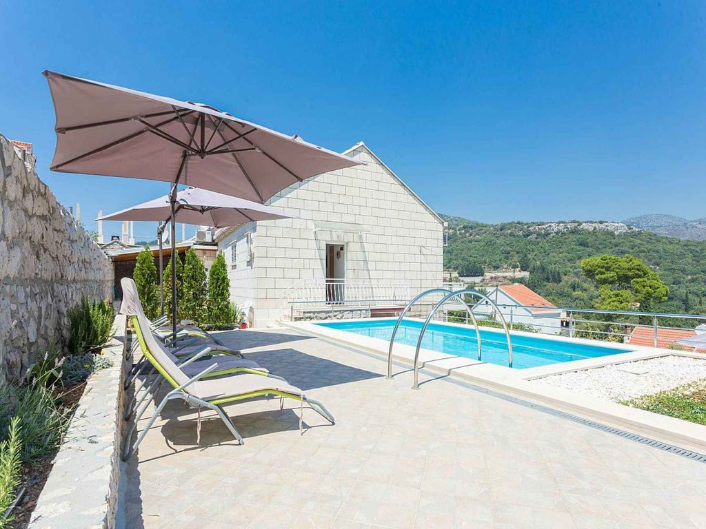 Studio mit Swimmingpool und Panoramablick