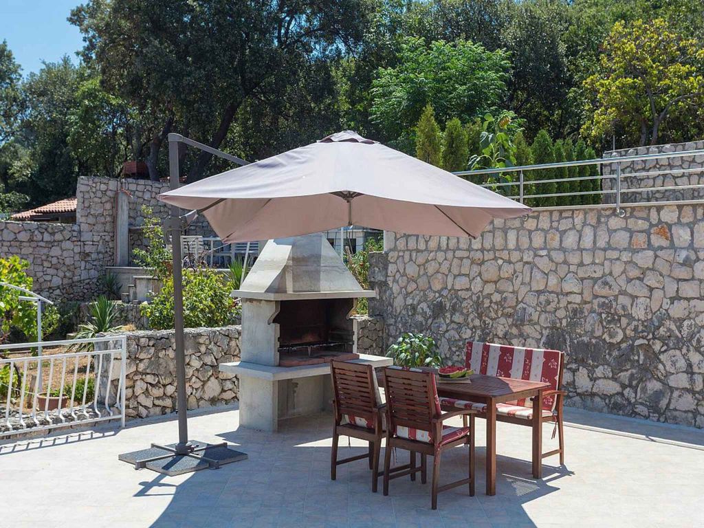 Studio mit Swimmingpool und Panoramablick