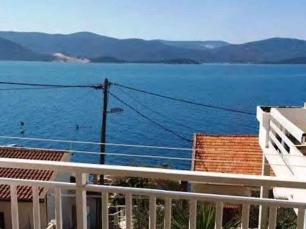 Ferienwohnung mit Klimaanlage und Terrasse am Meer, in Komarna