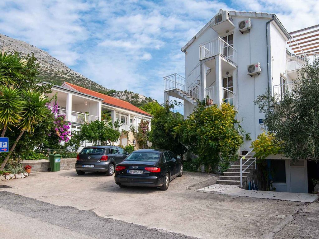Ferienwohnung mit Balkon und Grill