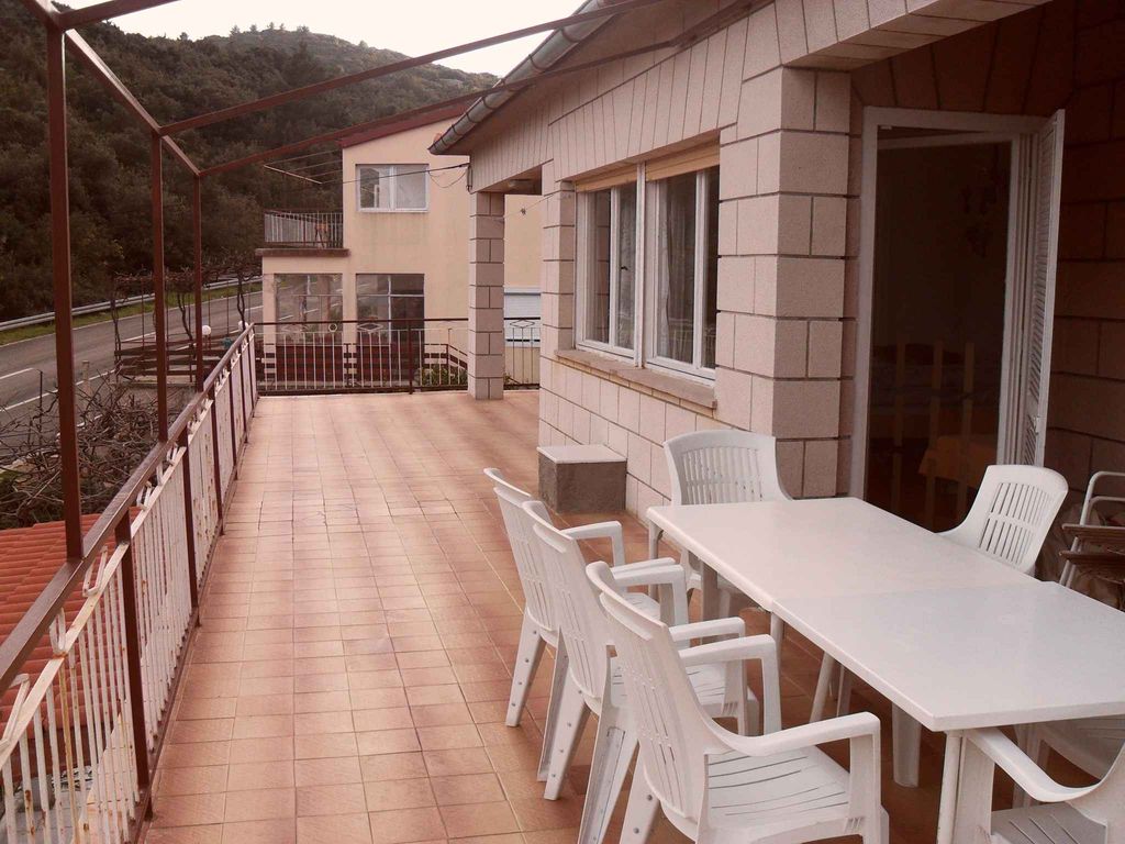 Ferienhaus mit Terrasse und Klimaanage