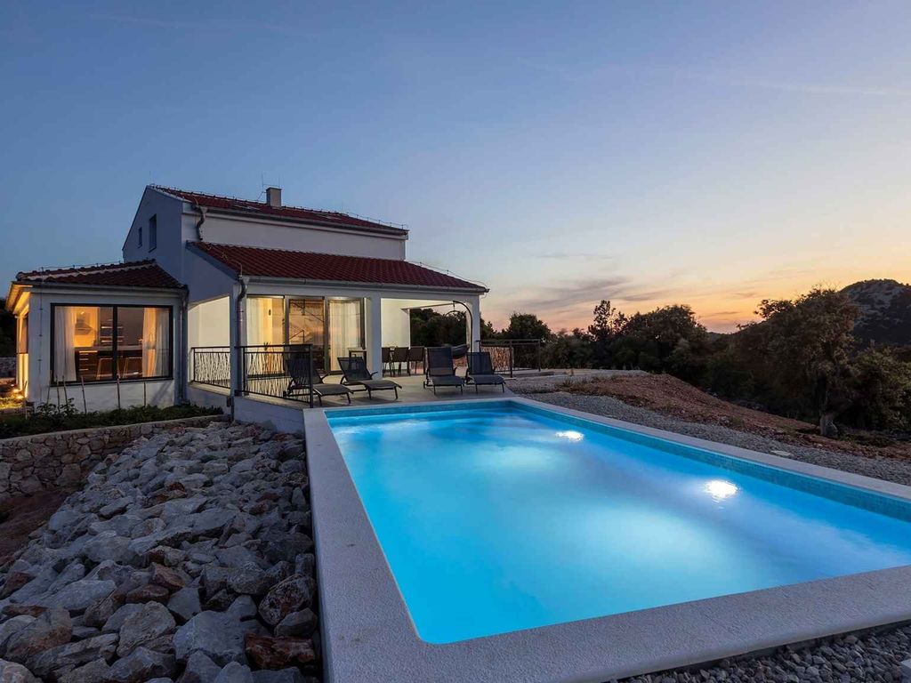 Villa mit Klimaanlage und Pool
