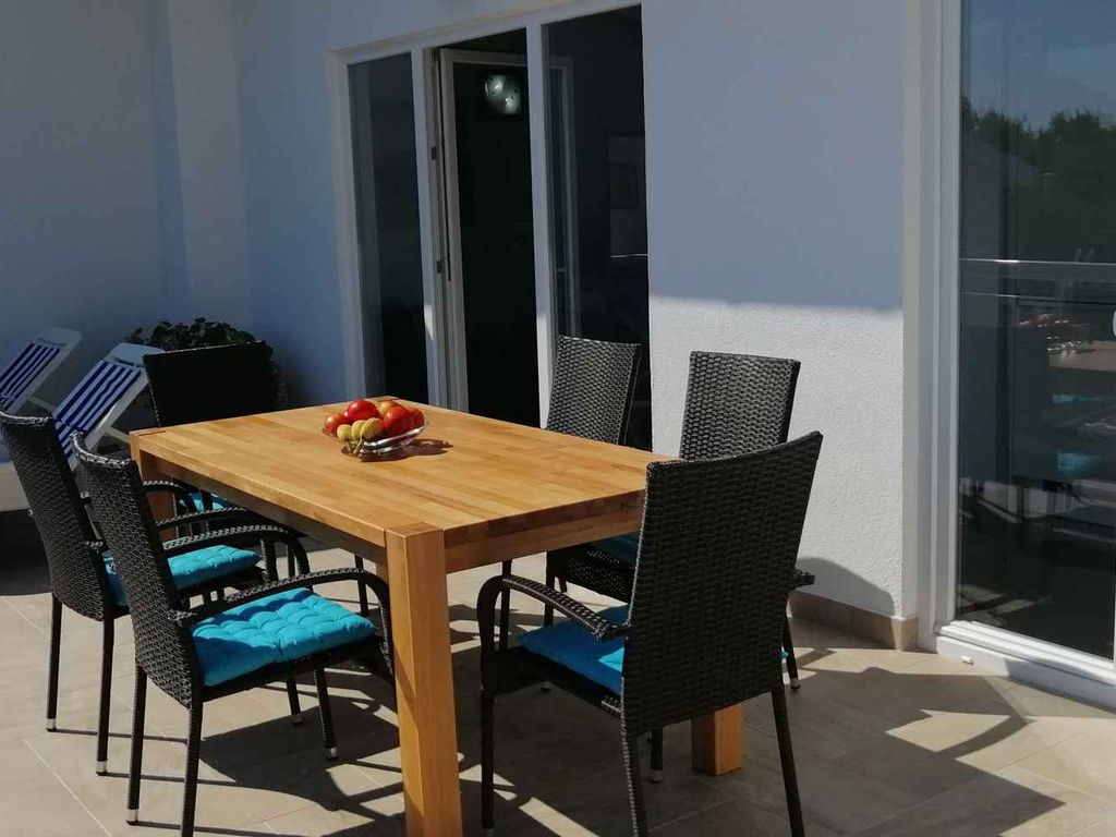 Ferienwohnung mit Klimaanlage, Terrasse und Meerblick in Vrboska