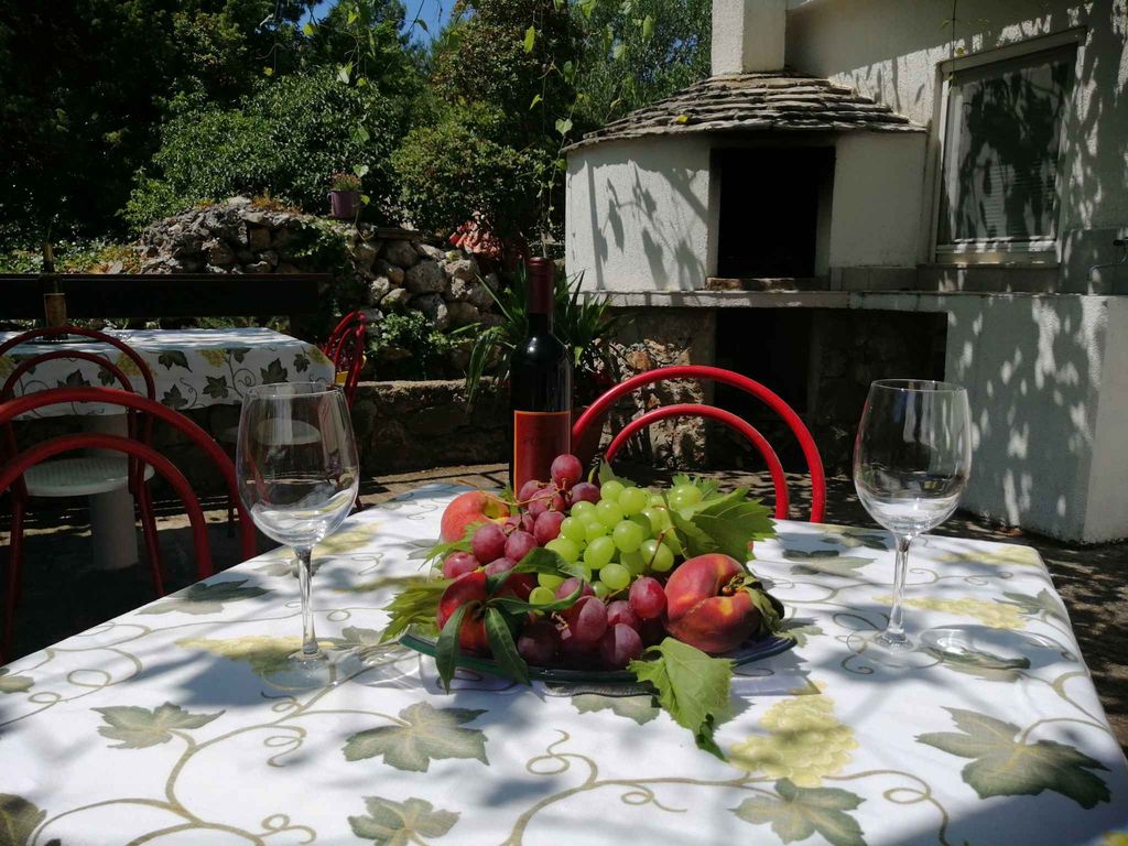 Ferienwohnung mit Terrasse im Grünen