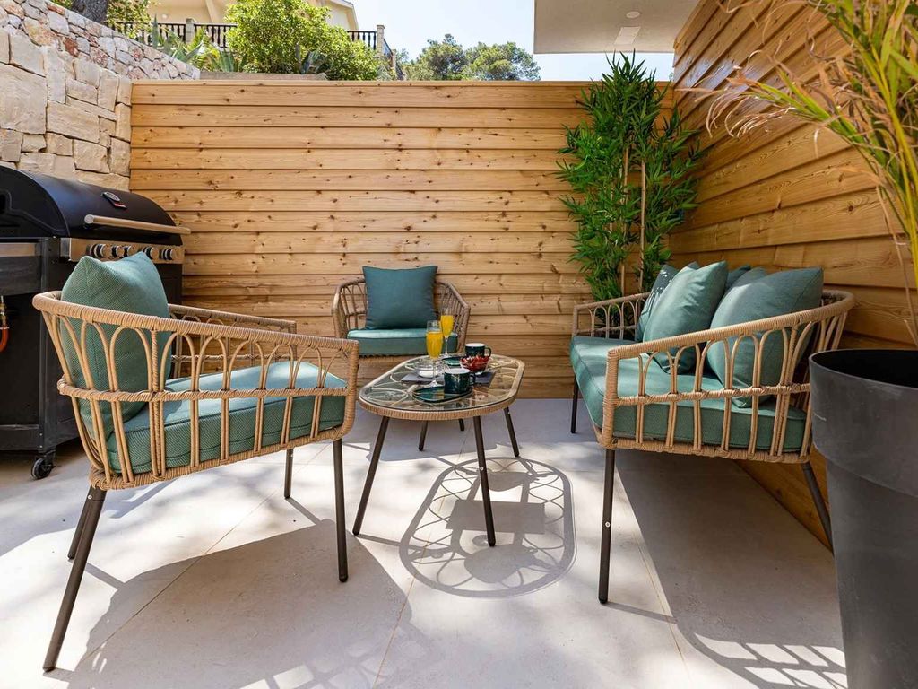 Villa mit Pool und Jacuzzi