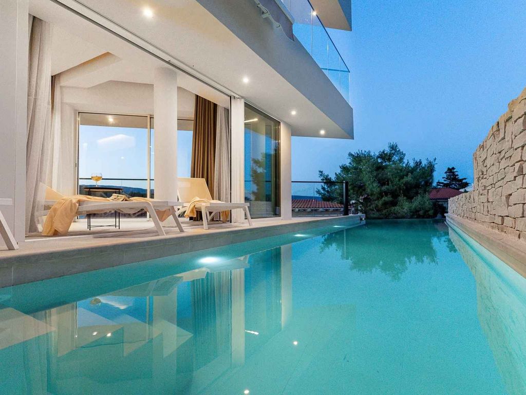 Villa mit Pool und Jacuzzi