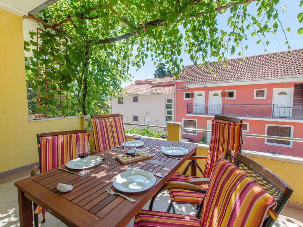 Ferienwohnung mit Balkon, 70 m vom Meer entfernt