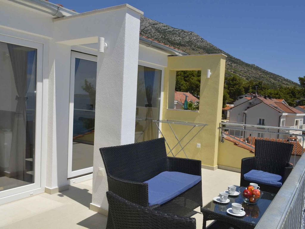 Ferienwohnung mit Klimaanlage und Terrasse, direkt am Meer in Ivan Dolac