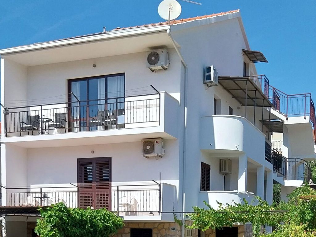 Ferienwohnung mit Klimaanlage und Balkon in Stari Grad