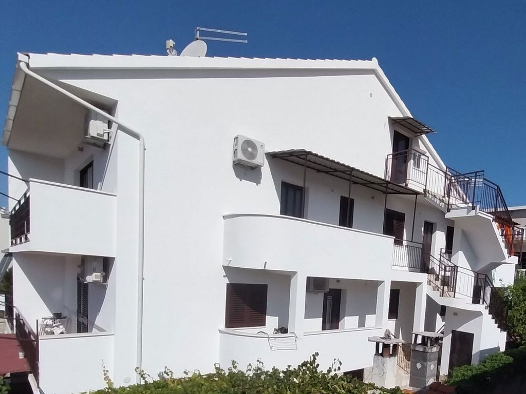 Ferienwohnung mit Klimaanlage und Balkon in Stari Grad