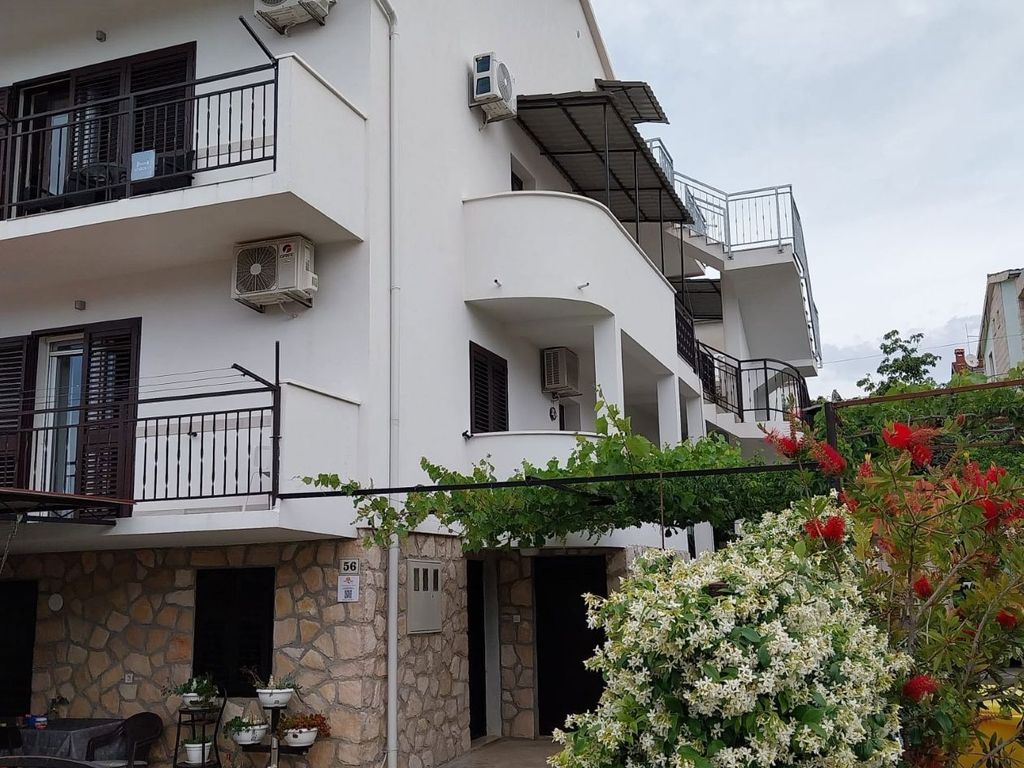Ferienwohnung mit Klimaanlage und Balkon in Stari Grad