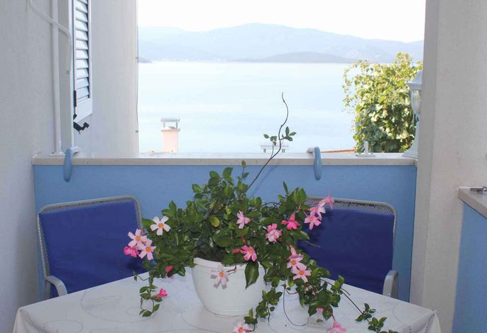 Ferienwohnung Mit Meerblick und Terasse