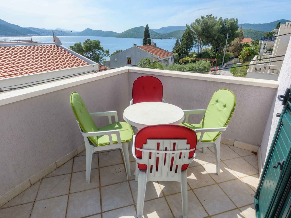 Ferienwohnung mit Klimaanlage, Terrasse und Meerblick in Klek