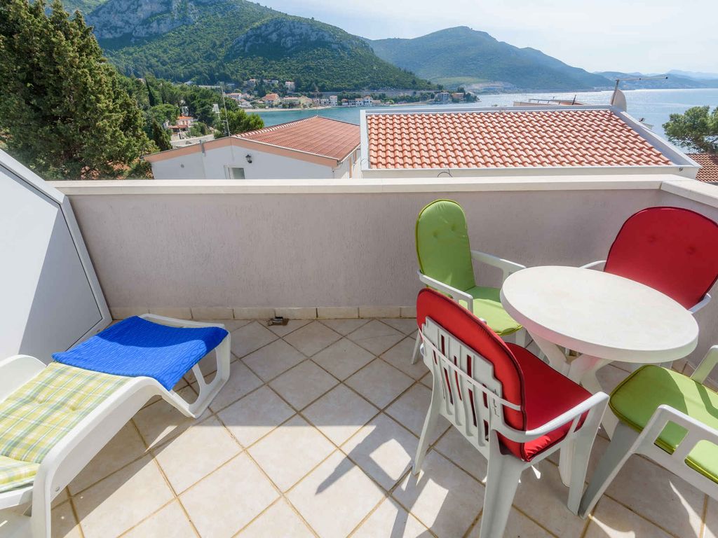 Ferienwohnung mit Klimaanlage, Terrasse und Meerblick in Klek