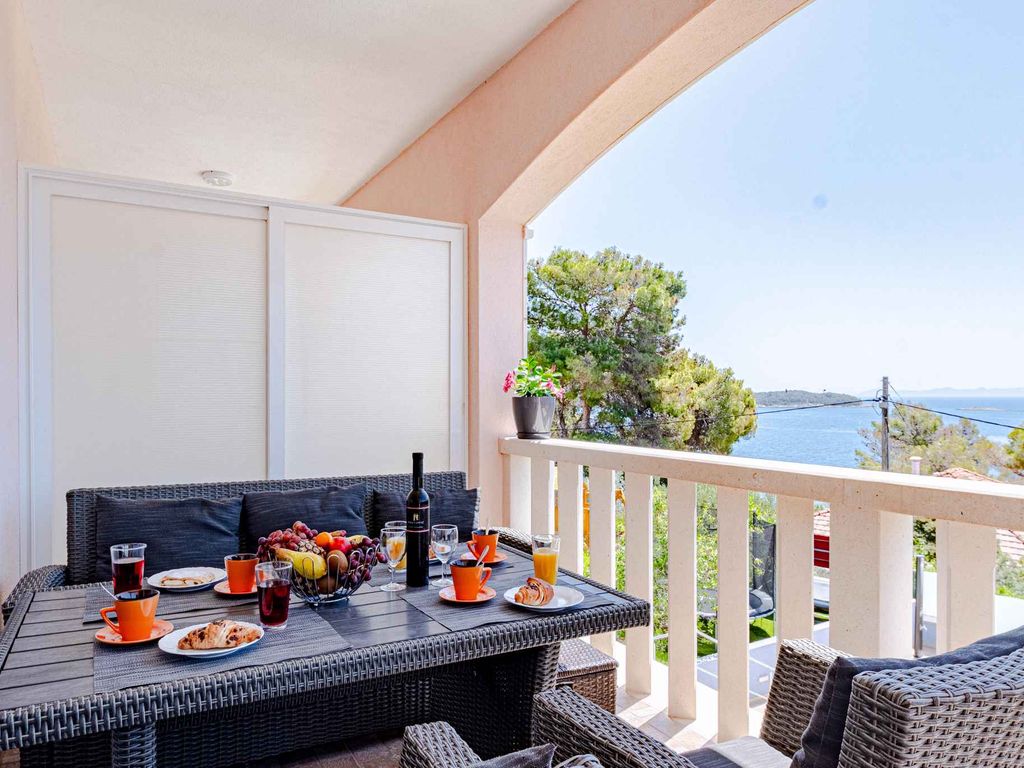 Ferienwohnung mit einen Balkon und Meerblick