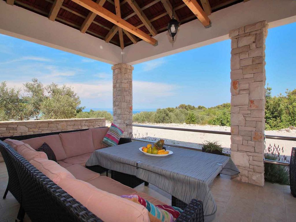 Ferienhaus mit Terrasse und Pool
