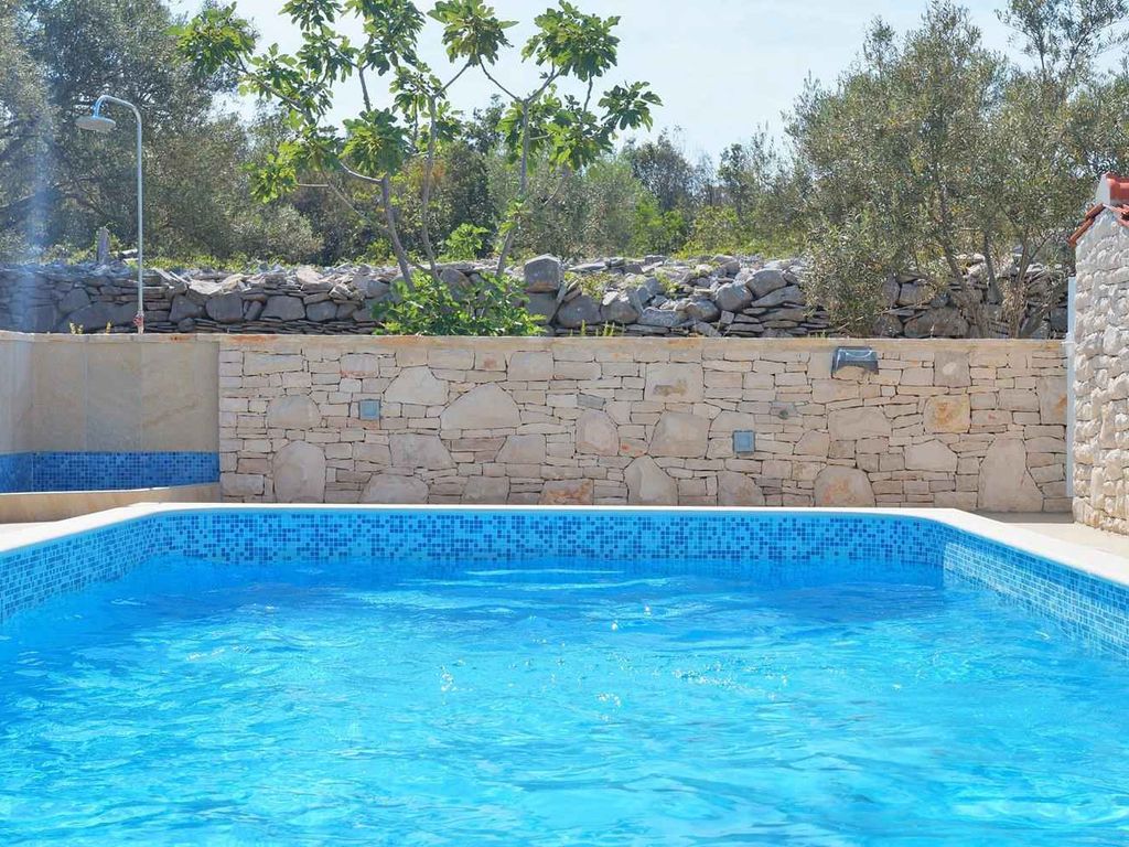 Ferienhaus mit Terrasse und Pool