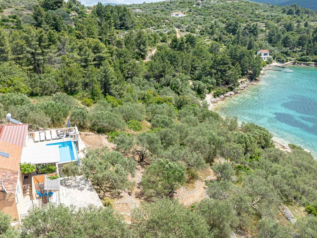 Ferienhaus mit Pool und Meerblick