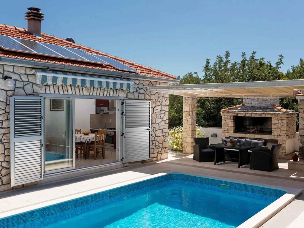 Ferienhaus mit Pool und Terrasse