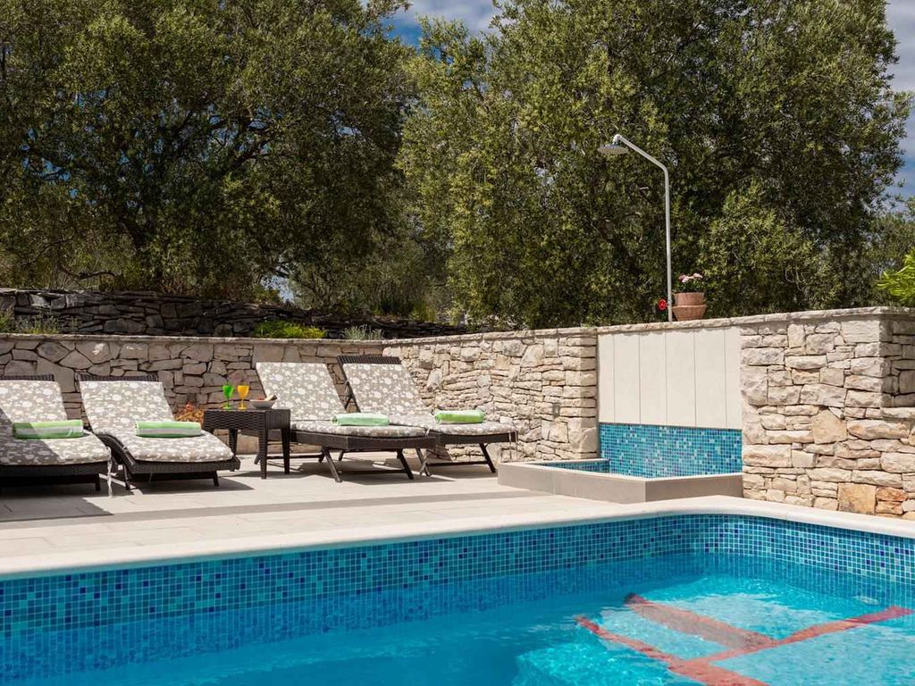 Ferienhaus mit Pool und Terrasse