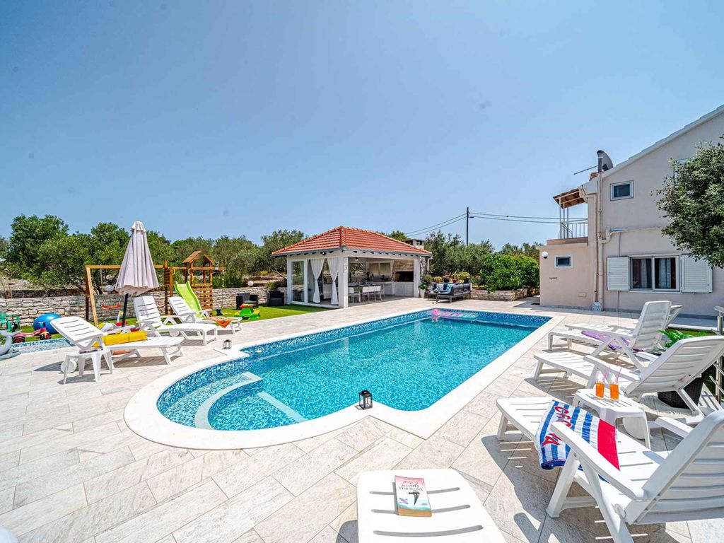 Ferienhaus mit Klimaanlage und Pool