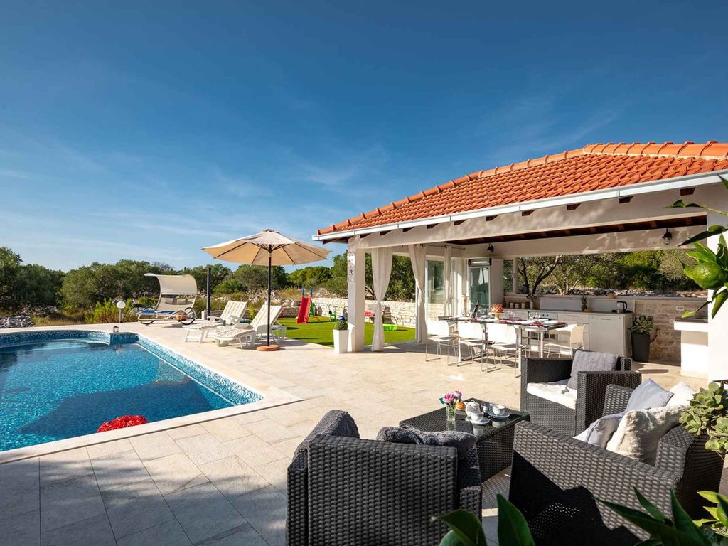 Ferienhaus mit Klimaanlage und Pool