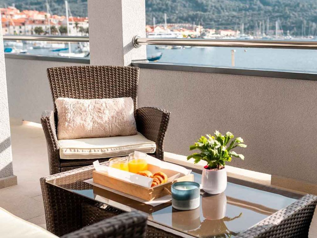 Ferienwohnung Superior One-Bedroom Apartment with Terrace and Sea View Morski trag