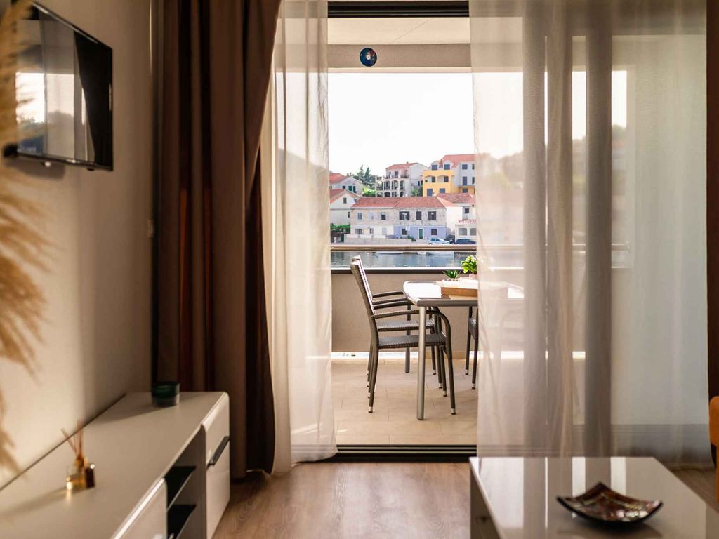 FerienWohnung Superior Two-Bedroom Apartment with Terrace and Sea View Morski trag