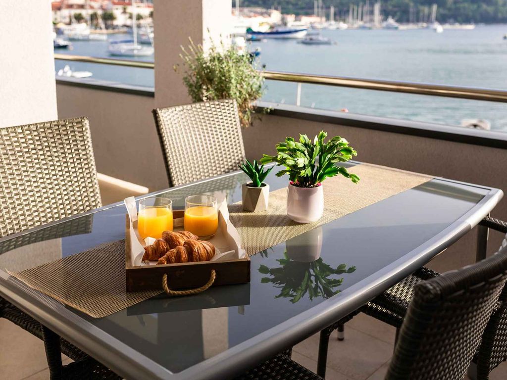 FerienWohnung Superior Two-Bedroom Apartment with Terrace and Sea View Morski trag