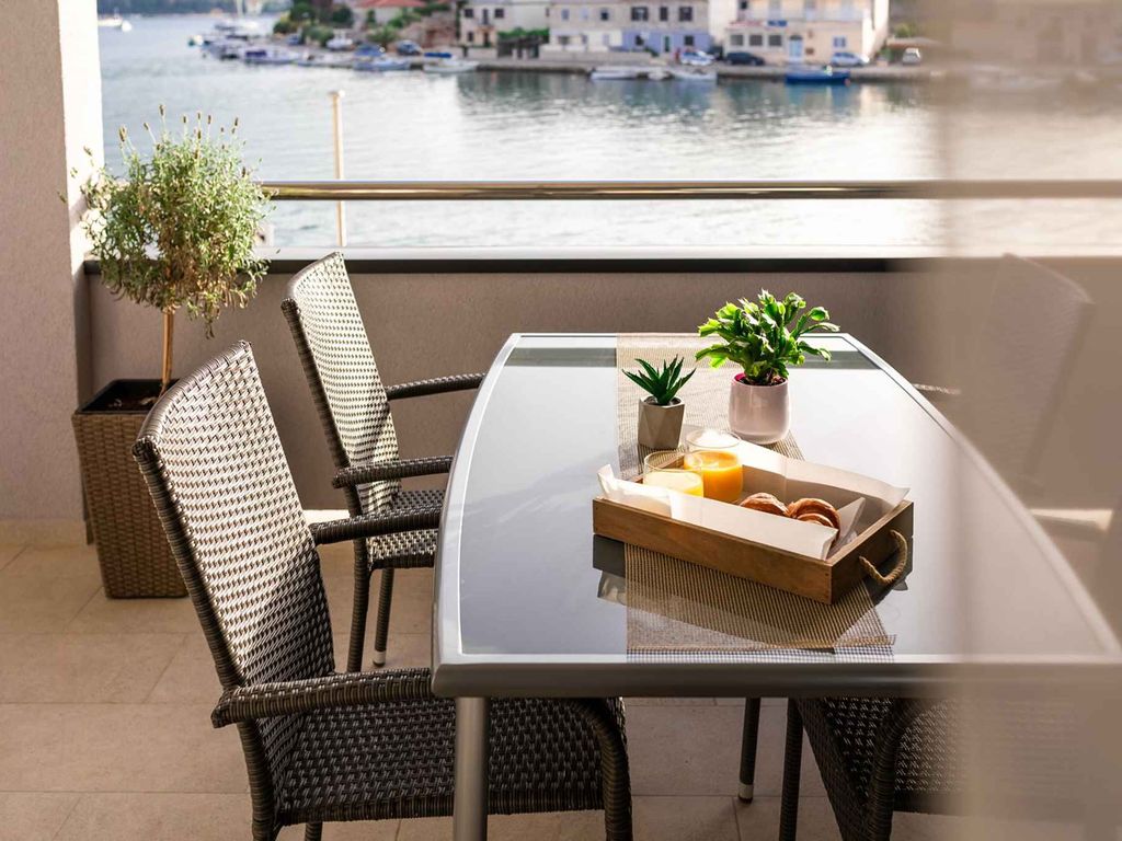 FerienWohnung Superior Two-Bedroom Apartment with Terrace and Sea View Morski trag