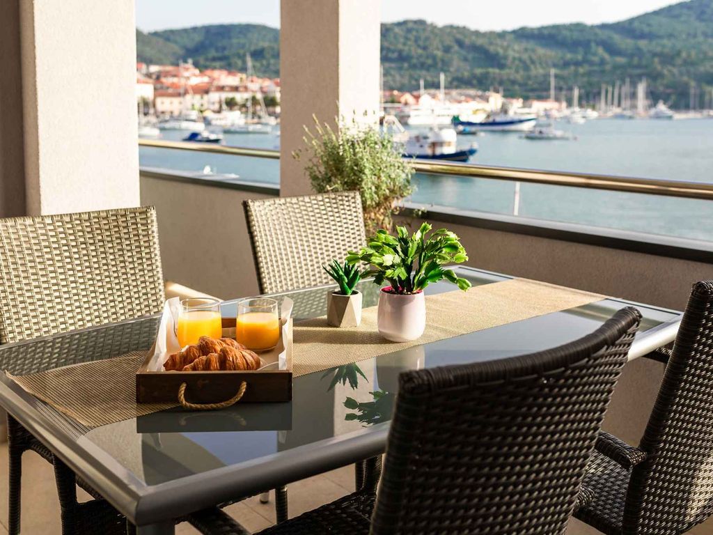 FerienWohnung Superior Two-Bedroom Apartment with Terrace and Sea View Morski trag