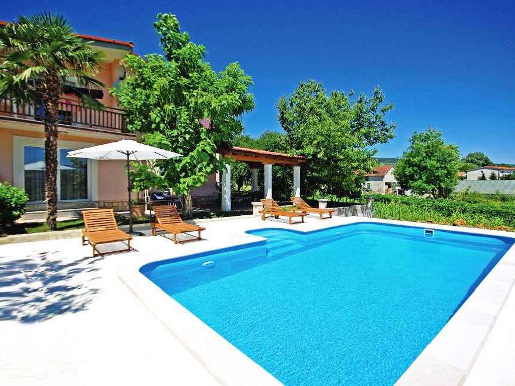 Ferienhaus mit Swimmingpool und Klimaanlage