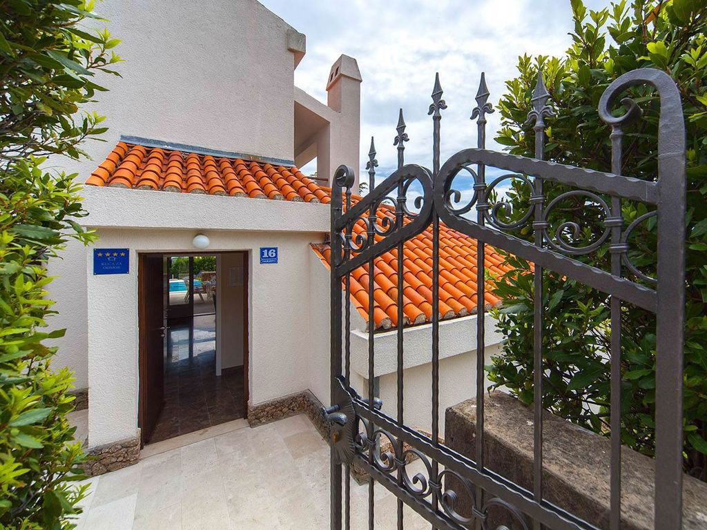 Villa mit Meerblick und Pool