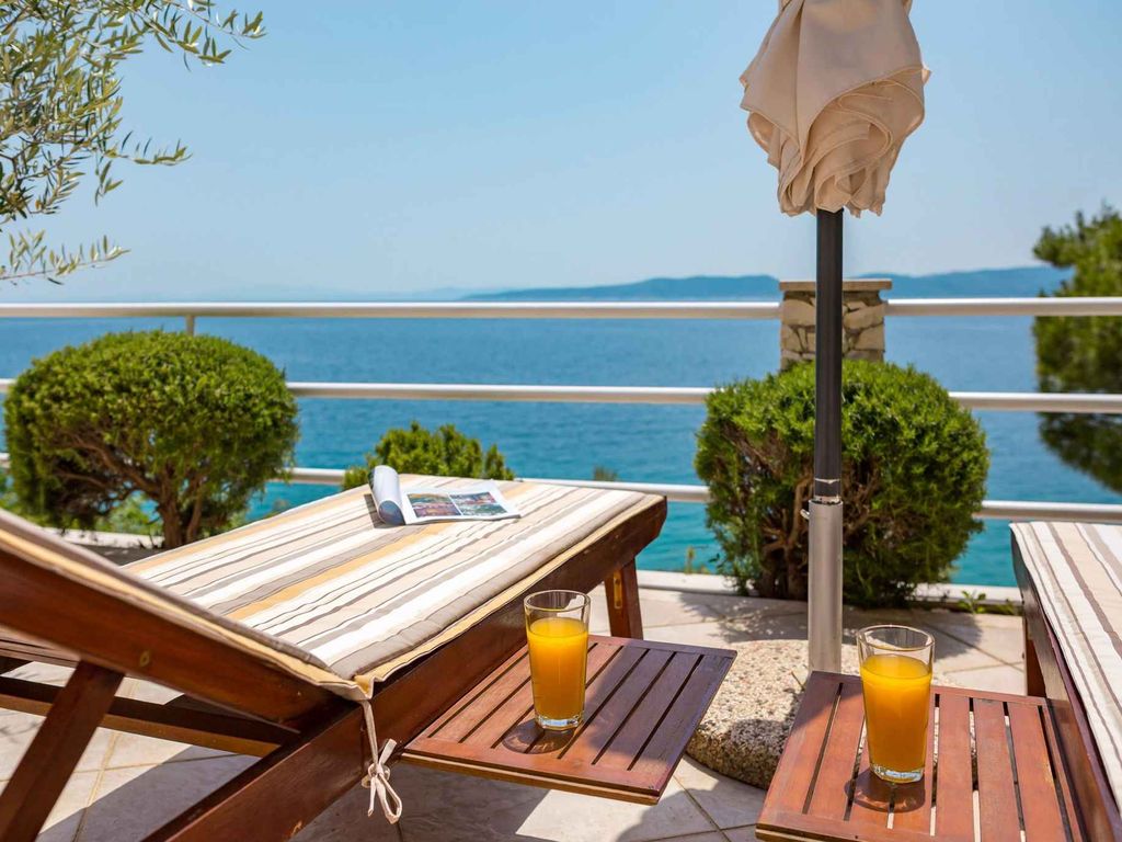 Ferienhaus mit Internet, Klimaanlage und Terasse mit Meerblick