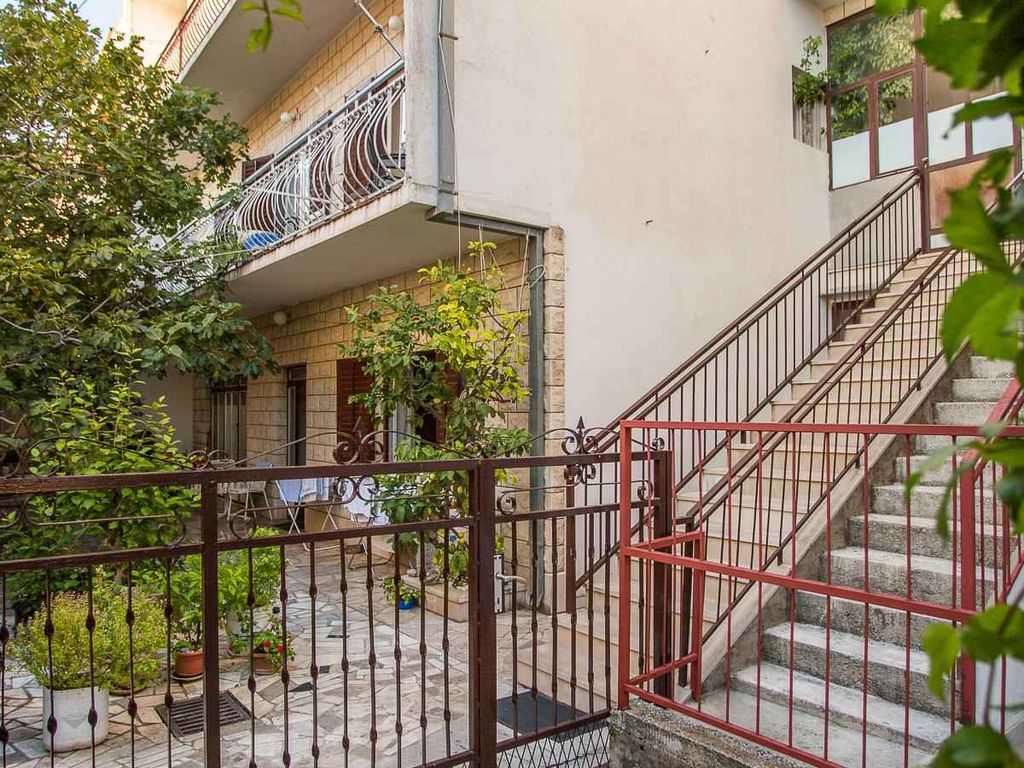 Studio mit Balkon