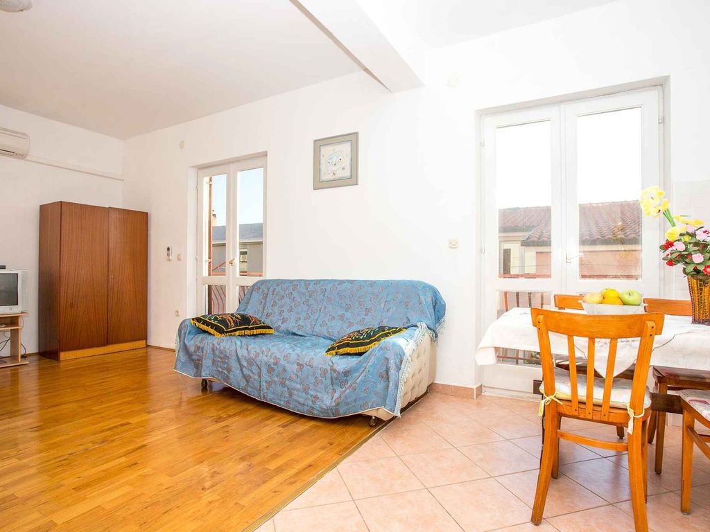 Studio mit Balkon