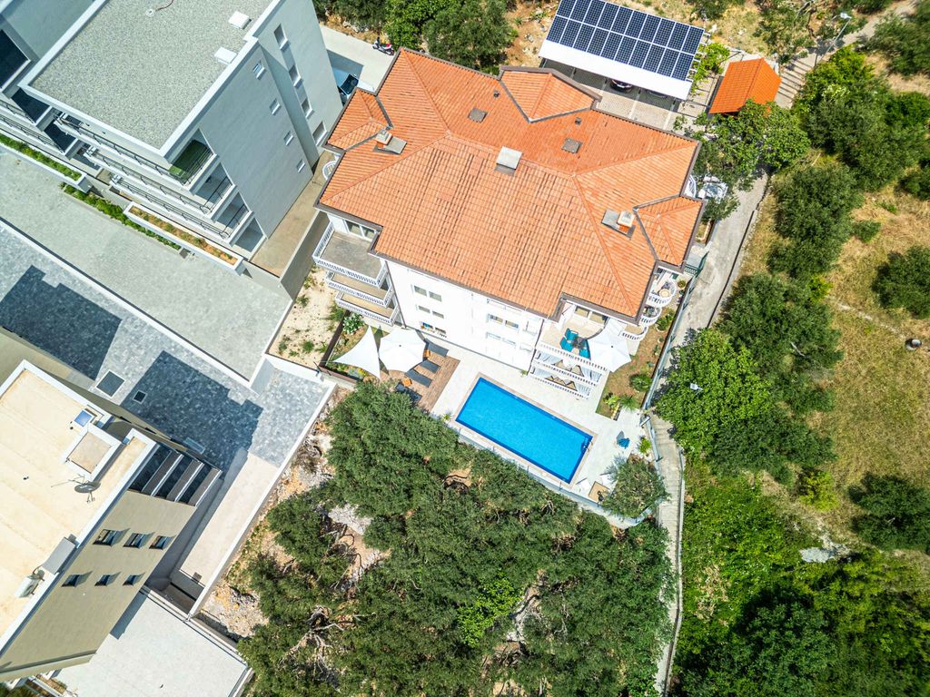 Ferienwohnung mit Meerblick und Pool