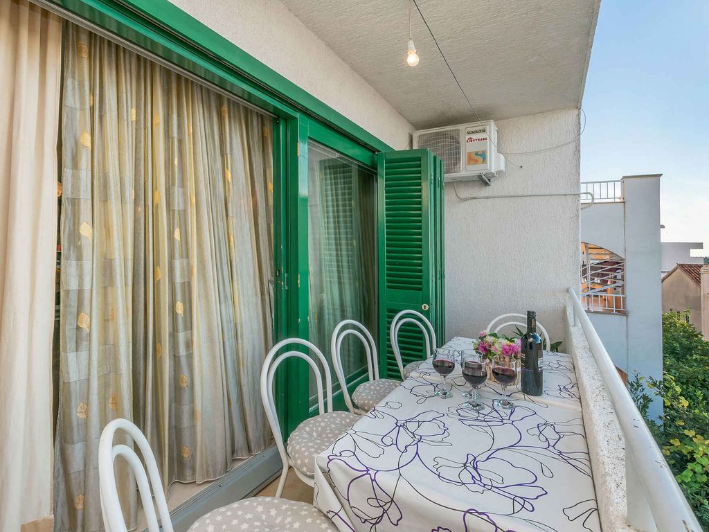 Ferienwohnung mit Balkon und Meerblick