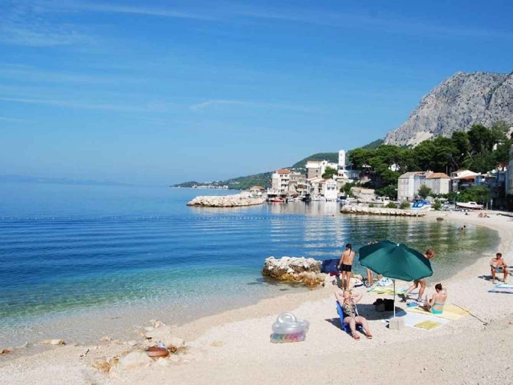 Ferienwohnung mit Klimaanlage und Kieselstrand nähe