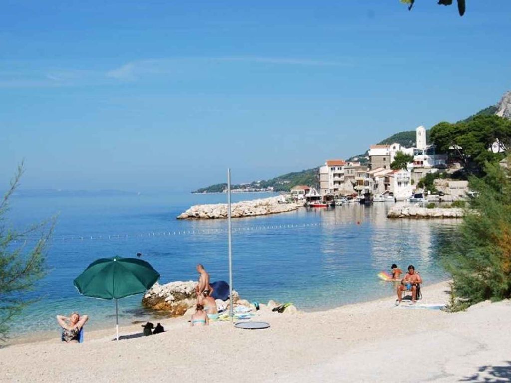 Ferienwohnung mit Klimaanlage und Kieselstrand nähe