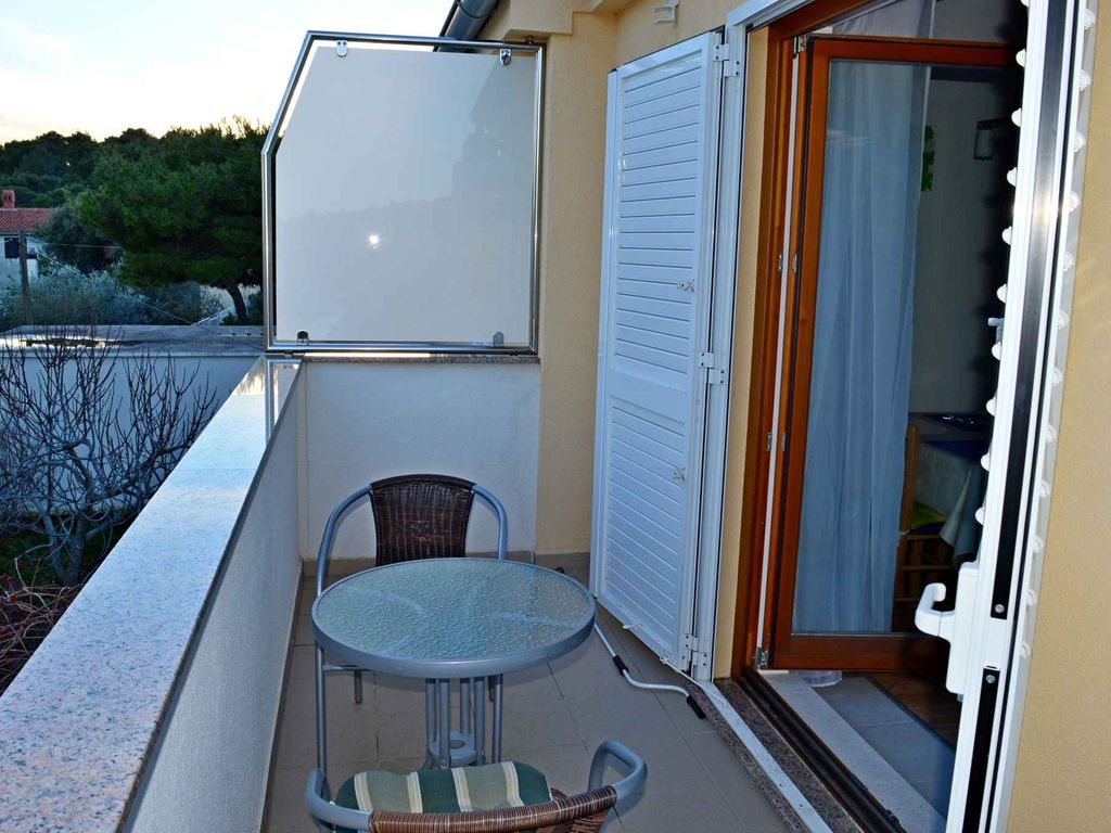 Modernes Apartment in Tisno, nur 400 Meter vom Strand entfernt