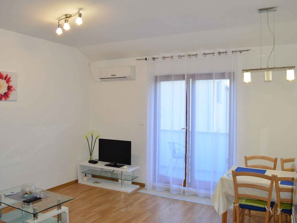 Modernes Apartment in Tisno, nur 400 Meter vom Strand entfernt