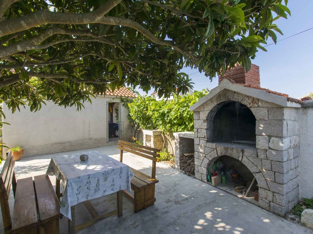 Ferienwohnung mit Garten und Klimaanlage