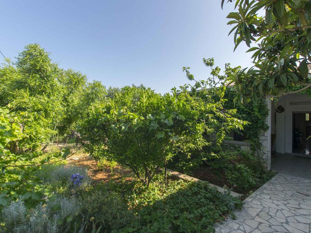 Ferienwohnung mit Garten und Klimaanlage