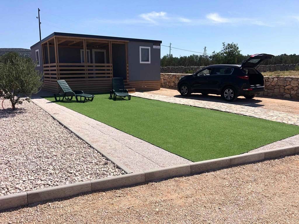 Mobilehome mit Außenpool und Klimaanlage