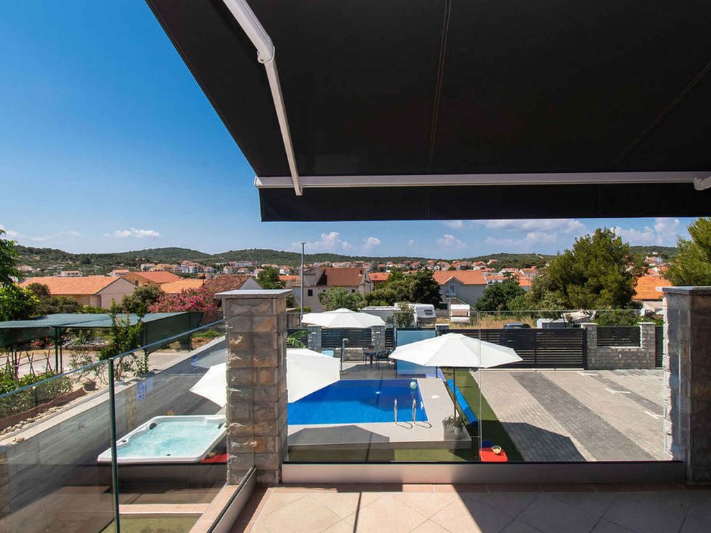 Ferienwohnung mit Klimaanlage und Pool